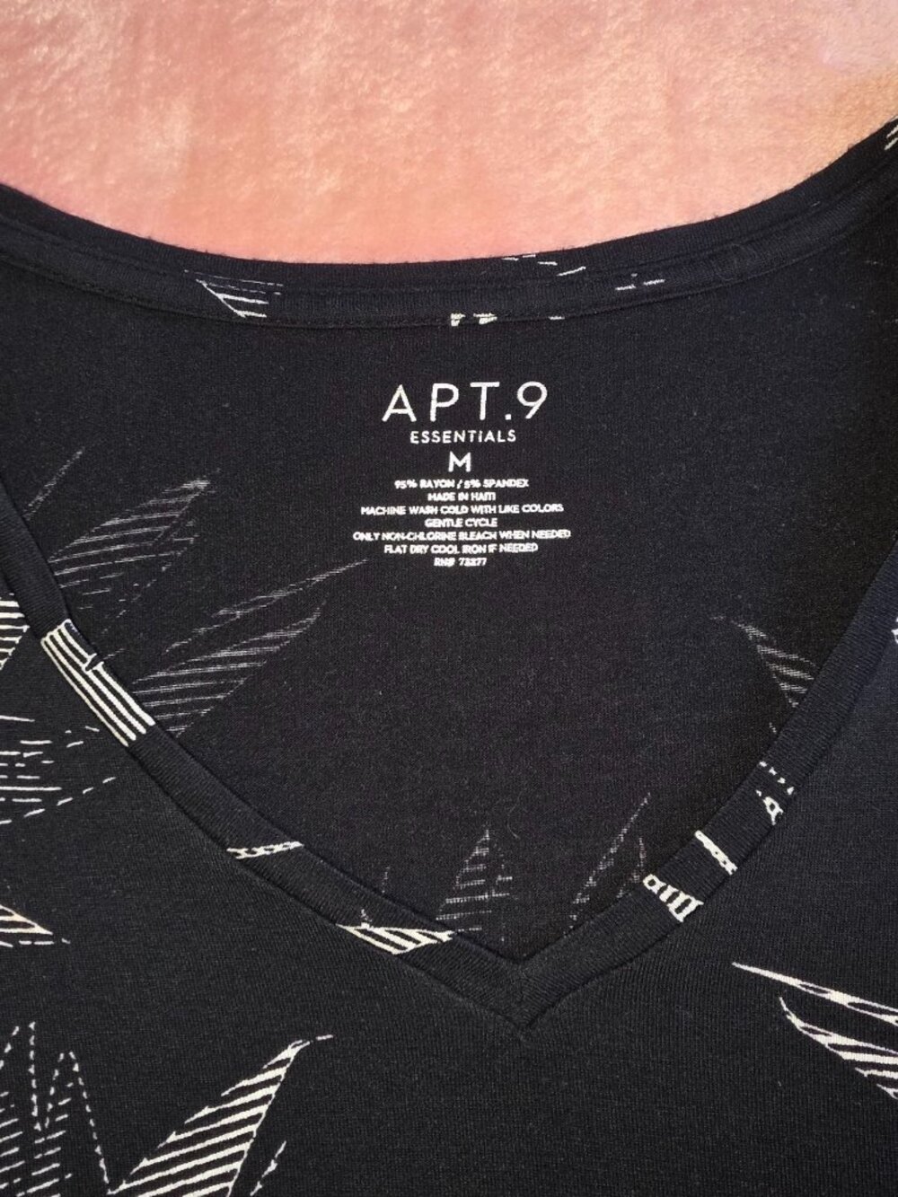 APT.9 Womens Black V-Neck Short Sleeve Printed Blouse - Size M - PRE OWNED - Picture 3 of 6